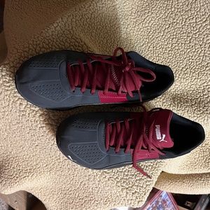 Men’s size 9 1/2 M Puma Tennis Shoes